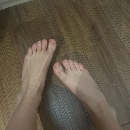 ana_piedsdu64 MYM