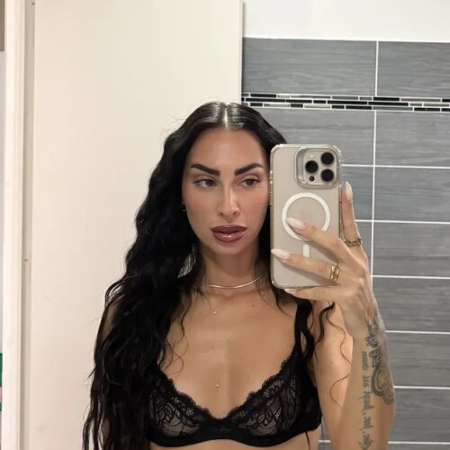 Kiaara_ MYM