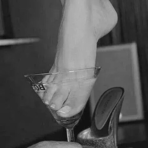 Crueladenferenrougeetnoir MYM