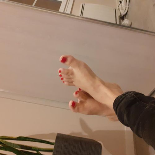 Pearl_tiny_feet MYM