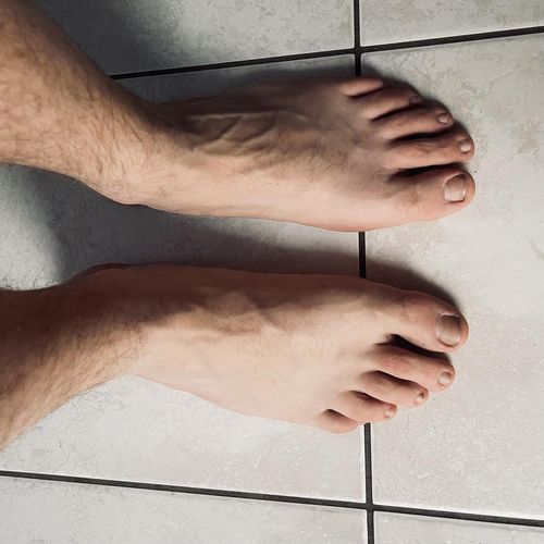 Theo_pieds MYM
