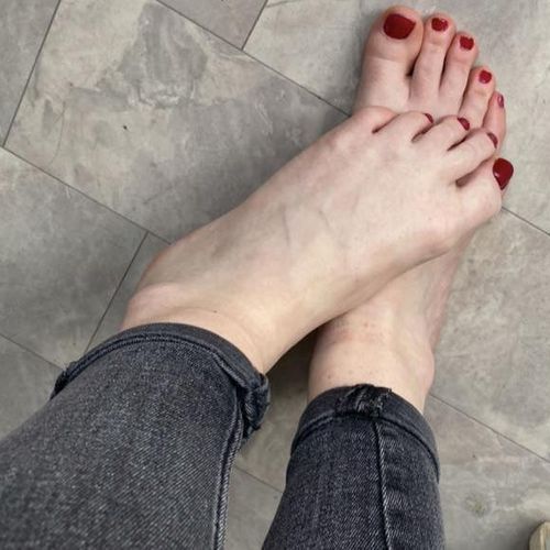 Tinaholy_feet MYM