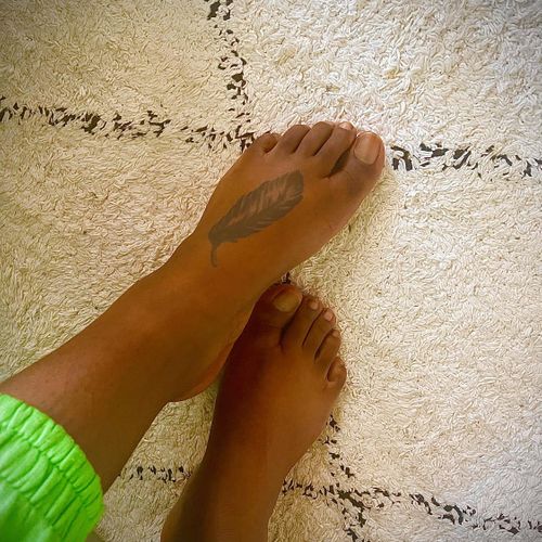 Female_feet MYM