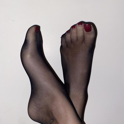 Elinasfeet1 MYM