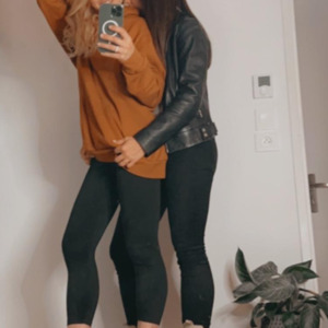 1coloc_2filles MYM