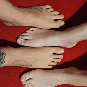 2girls4feet_off MYM