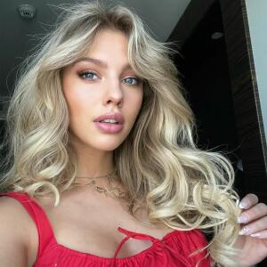Alexa_breit MYM
