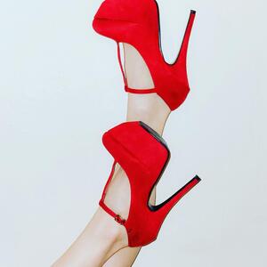 Ana_poupeerousse MYM