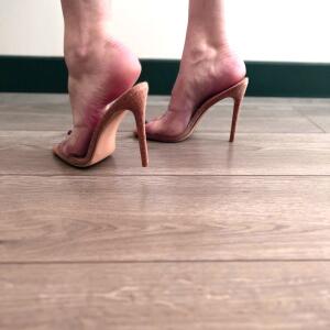 Anienka-feet MYM
