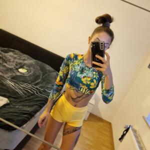 BadGirlxx2000 MYM