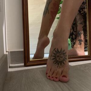 Basic_feet_fetish MYM