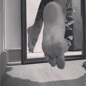 Basic_feet_fetish MYM