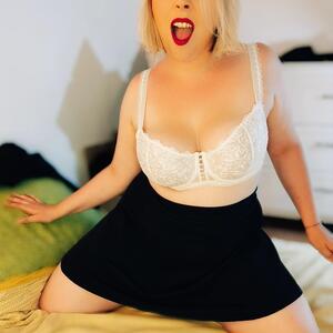 Blondiie_x MYM