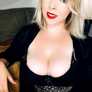 Blondiie_x MYM