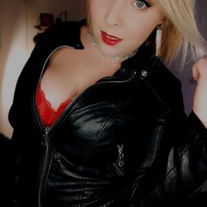 Blondiie_x MYM