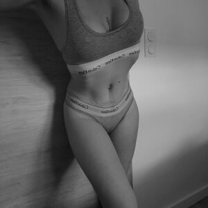 Brunetttte19 MYM