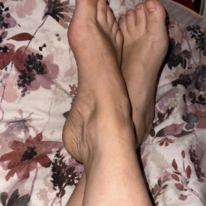 C_a_sistersfeet MYM