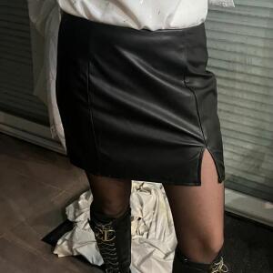 Charmeusecoquine_ MYM