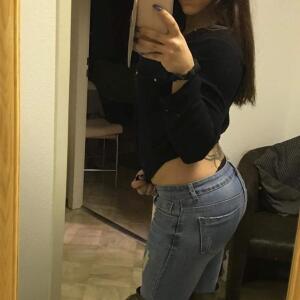 Clara_desavoi MYM
