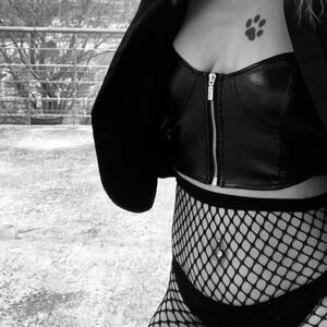 Coquine_cuir_lingerie MYM