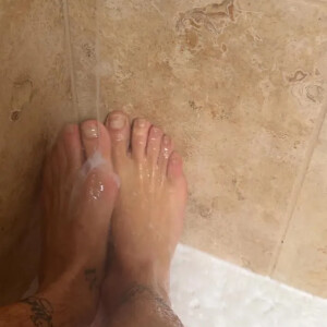 Couple-feet-pegging MYM