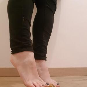 Dahlia_feetgirl MYM