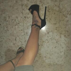 Elettrasexyfeet MYM