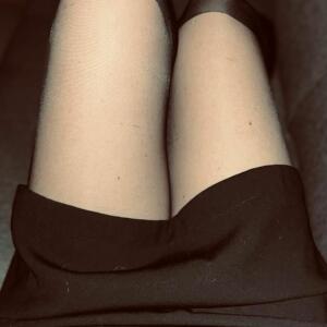 Emi_jolie_pieds_sexy MYM