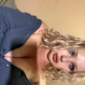 Emilyy_ MYM