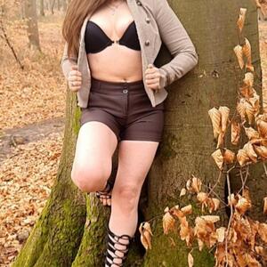 Enchanteresse_lea MYM