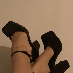 Feet_heels MYM