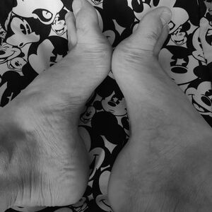 Feet_lilou MYM