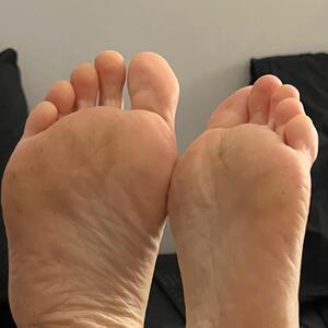 Jenifer-feet5 MYM