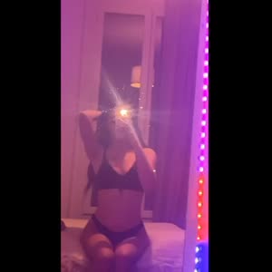 Jolie_brune MYM