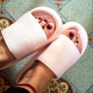 Jolie_pied2 MYM