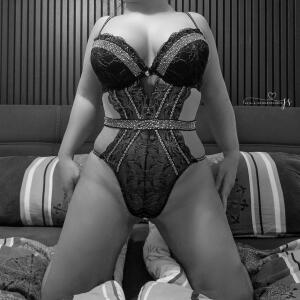 Julia_xclusive MYM