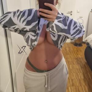 Julia_xclusive MYM
