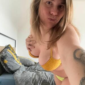Julie37_ MYM