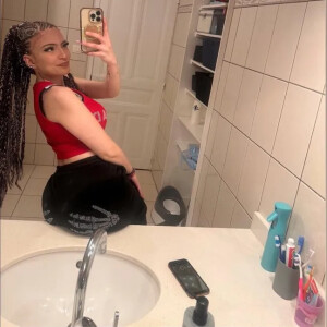 Julie_698 MYM