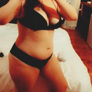 Julie_curvy_island MYM
