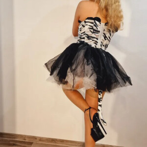 Klaudiasolo_latex_lingerie_anal_feet_pantyhose_stockings_heels_squirt MYM