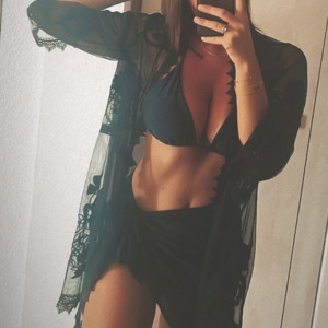 La_petite_brunette_ MYM