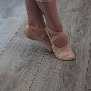 Lady_red_ballerina MYM