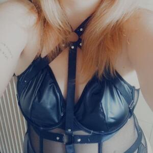 Lara_red MYM