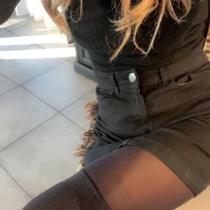 Laura_milf_nude_sexy MYM