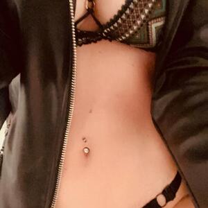 Laura_milf_nude_sexy MYM