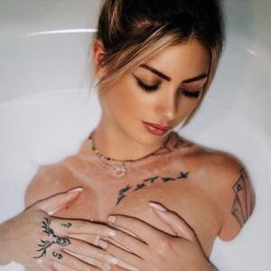 Laura_mym_x MYM