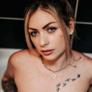 Laura_mym_x MYM