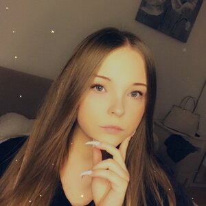 Laura_vnst MYM