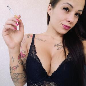 Laura_x MYM